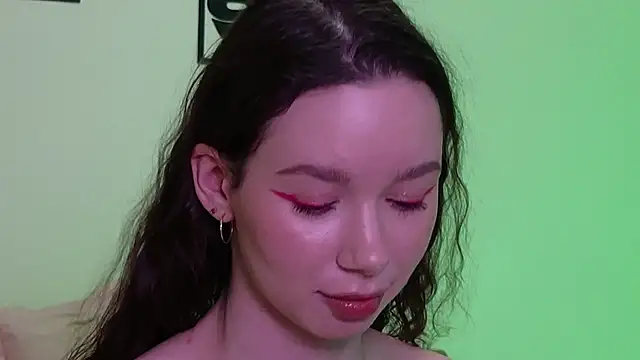 Snapshot of katycrown chatting on 02-14-25, 06:51 katycrown online show from 02-14-25, 06:51