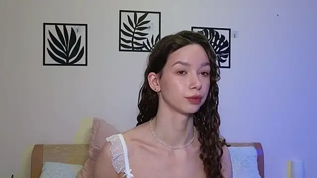 Snapshot of katycrown chatting on 02-25-25, 12:45 katycrown online show from 02-25-25, 12:45