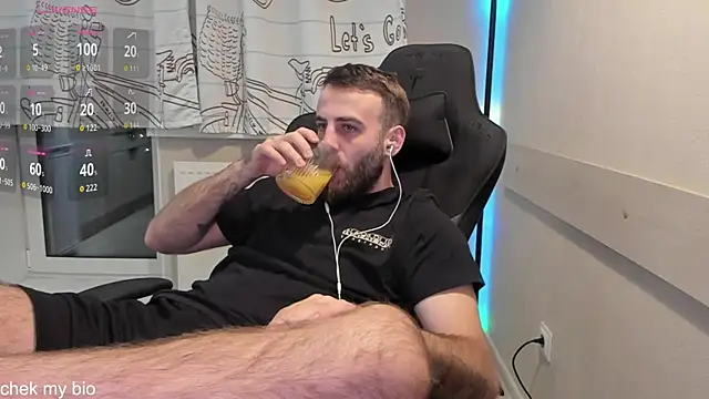 Snapshot of OtisRam chatting on 09-15-25, 05:02 OtisRam online show from 09-15-25, 05:02