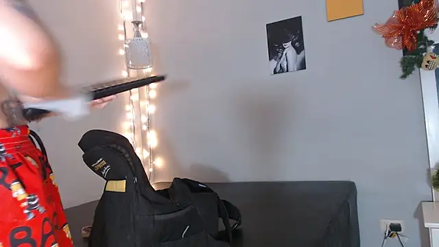 Snapshot of Kimandyuk chatting on 12-18-24, 02:10 Kimandyuk online show from 12-18-24, 02:10