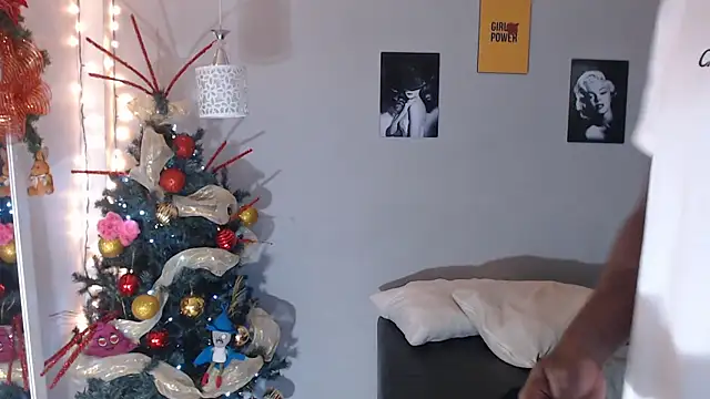 Snapshot of Kimandyuk chatting on 12-31-24, 02:19 Kimandyuk online show from 12-31-24, 02:19