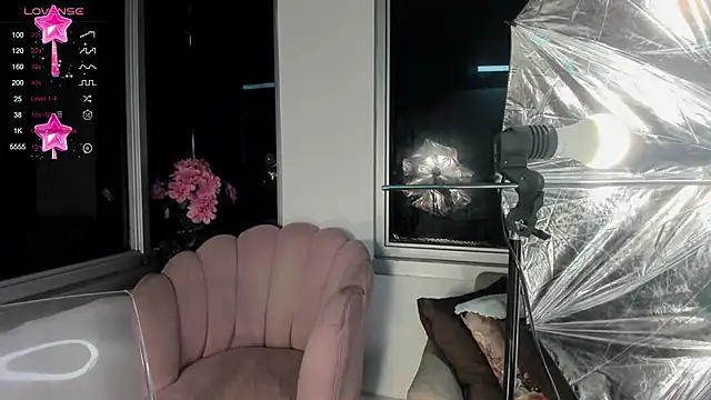 Snapshot of Megan_Lim chatting on 12-20-24, 10:27 Megan Lim online show from 12-20-24, 10:27