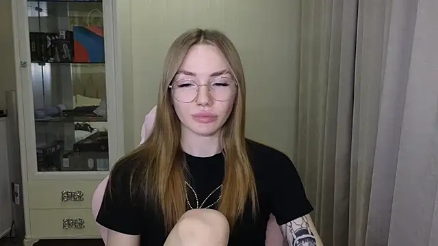 Snapshot of littlevildevil chatting on 12-03-24, 04:28 littlevildevil online show from 12-03-24, 04:28