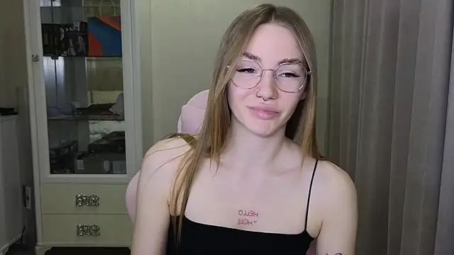 Snapshot of littlevildevil chatting on 12-06-24, 11:44 littlevildevil online show from 12-06-24, 11:44