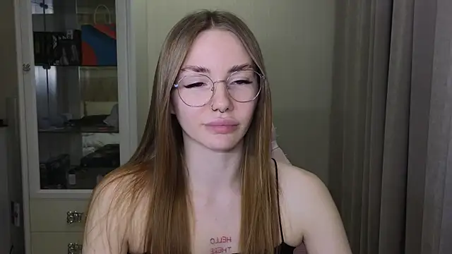 Snapshot of littlevildevil chatting on 12-06-24, 02:49 littlevildevil online show from 12-06-24, 02:49