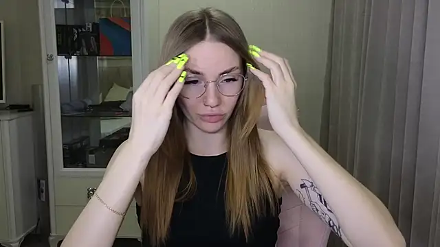 Snapshot of littlevildevil chatting on 12-10-24, 11:11 littlevildevil online show from 12-10-24, 11:11