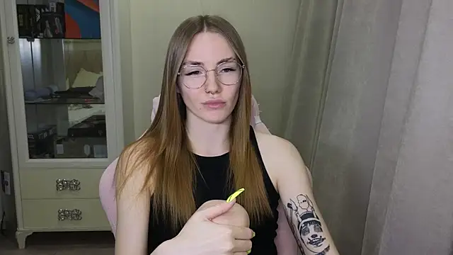 Snapshot of littlevildevil chatting on 12-10-24, 02:17 littlevildevil online show from 12-10-24, 02:17