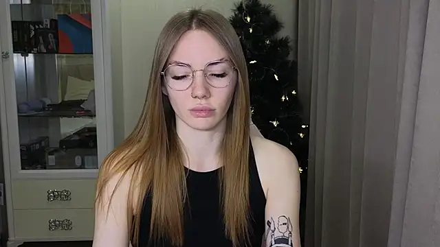 Snapshot of littlevildevil chatting on 12-12-24, 11:18 littlevildevil online show from 12-12-24, 11:18