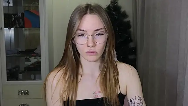 Snapshot of littlevildevil chatting on 12-20-24, 02:49 littlevildevil online show from 12-20-24, 02:49