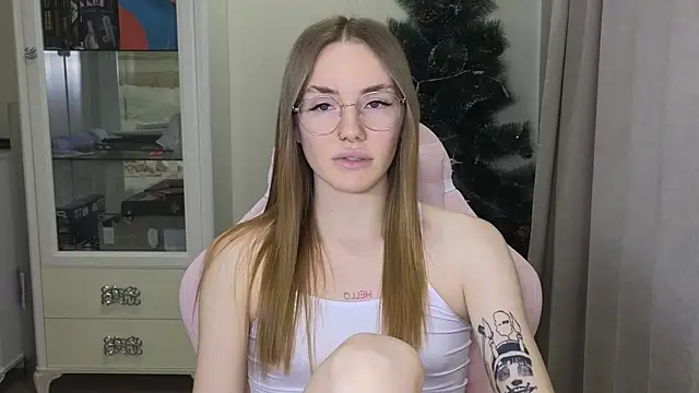 Snapshot of littlevildevil chatting on 01-06-25, 11:51 littlevildevil online show from 01-06-25, 11:51