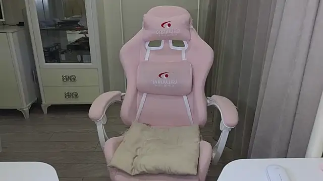 Snapshot of littlevildevil chatting on 01-10-25, 03:06 littlevildevil online show from 01-10-25, 03:06