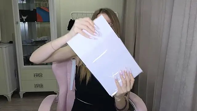 Snapshot of littlevildevil chatting on 01-14-25, 11:20 littlevildevil online show from 01-14-25, 11:20