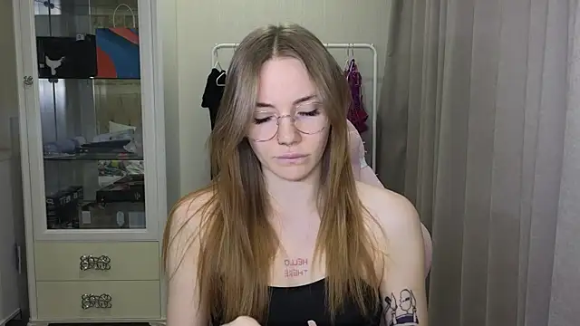 Snapshot of littlevildevil chatting on 01-15-25, 11:10 littlevildevil online show from 01-15-25, 11:10