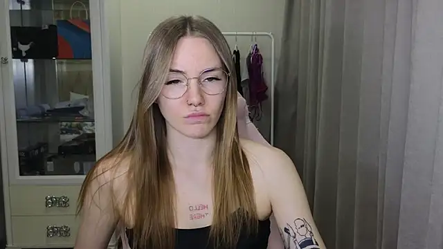 Snapshot of littlevildevil chatting on 01-15-25, 02:13 littlevildevil online show from 01-15-25, 02:13