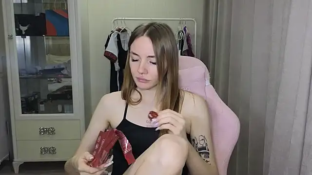 Snapshot of littlevildevil chatting on 01-17-25, 11:17 littlevildevil online show from 01-17-25, 11:17