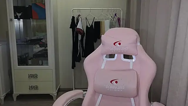 Snapshot of littlevildevil chatting on 01-18-25, 11:11 littlevildevil online show from 01-18-25, 11:11