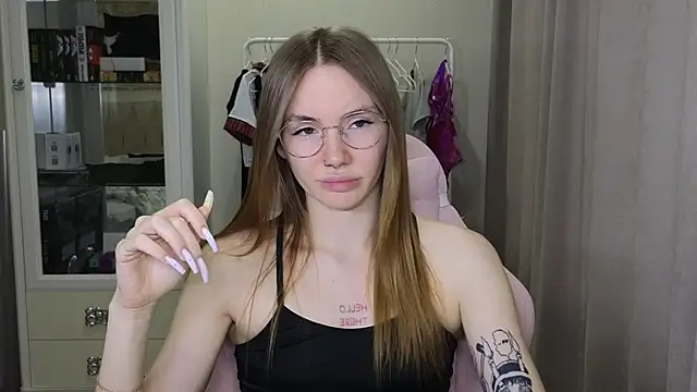 Snapshot of littlevildevil chatting on 01-26-25, 10:12 littlevildevil online show from 01-26-25, 10:12