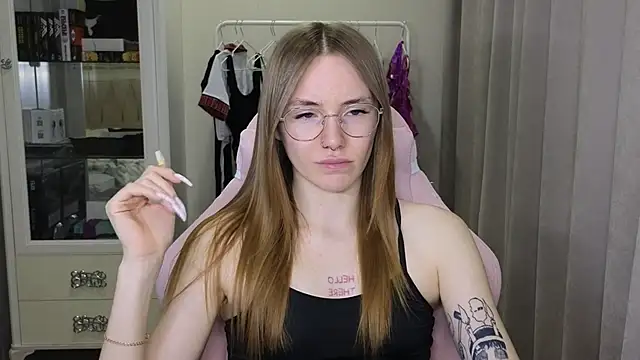 Snapshot of littlevildevil chatting on 01-26-25, 01:15 littlevildevil online show from 01-26-25, 01:15