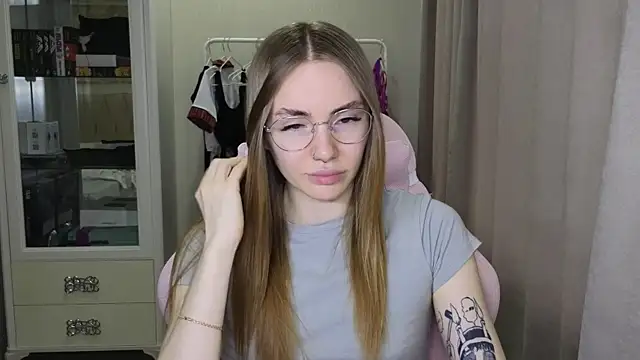 Snapshot of littlevildevil chatting on 01-27-25, 11:54 littlevildevil online show from 01-27-25, 11:54