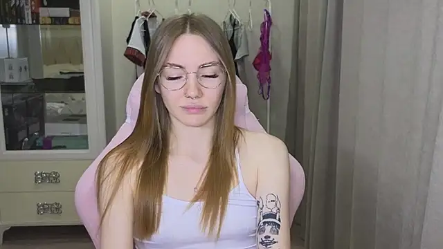 Snapshot of littlevildevil chatting on 01-28-25, 11:17 littlevildevil online show from 01-28-25, 11:17