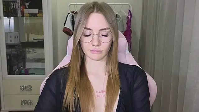 Snapshot of littlevildevil chatting on 01-29-25, 02:32 littlevildevil online show from 01-29-25, 02:32