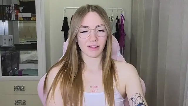 Snapshot of littlevildevil chatting on 02-02-25, 10:13 littlevildevil online show from 02-02-25, 10:13