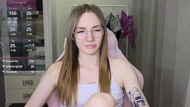 Snapshot of littlevildevil chatting on 02-06-25, 01:54 littlevildevil online show from 02-06-25, 01:54