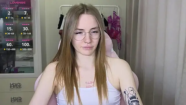 Snapshot of littlevildevil chatting on 02-11-25, 09:31 littlevildevil online show from 02-11-25, 09:31