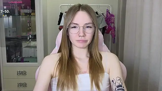 Snapshot of littlevildevil chatting on 02-13-25, 09:30 littlevildevil online show from 02-13-25, 09:30