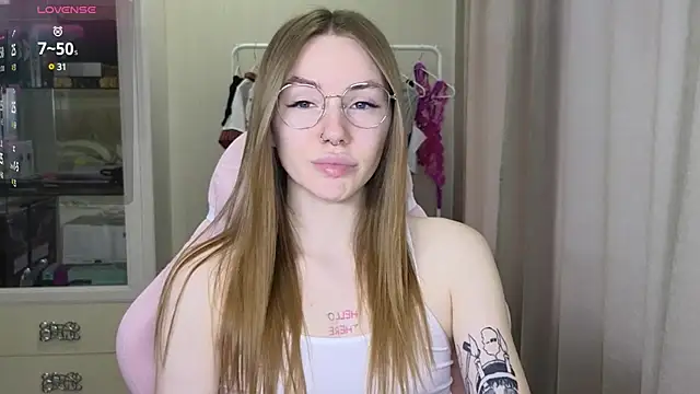 Snapshot of littlevildevil chatting on 02-21-25, 11:44 littlevildevil online show from 02-21-25, 11:44