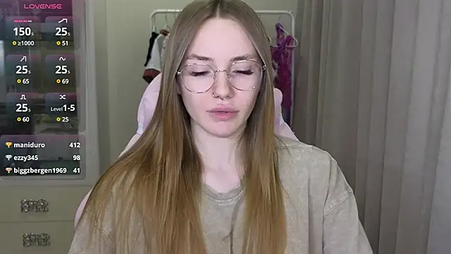 Snapshot of littlevildevil chatting on 02-22-25, 01:24 littlevildevil online show from 02-22-25, 01:24