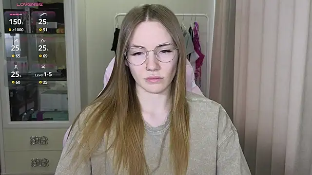 Snapshot of littlevildevil chatting on 02-26-25, 11:20 littlevildevil online show from 02-26-25, 11:20