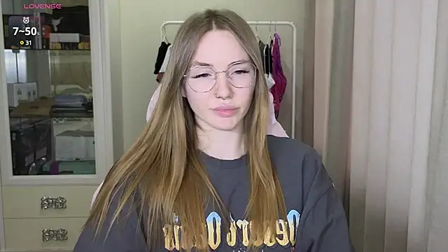 Snapshot of littlevildevil chatting on 02-28-25, 11:14 littlevildevil online show from 02-28-25, 11:14