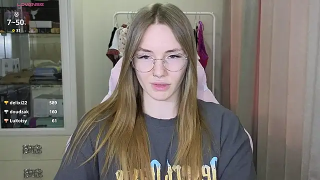 Snapshot of littlevildevil chatting on 02-28-25, 02:20 littlevildevil online show from 02-28-25, 02:20