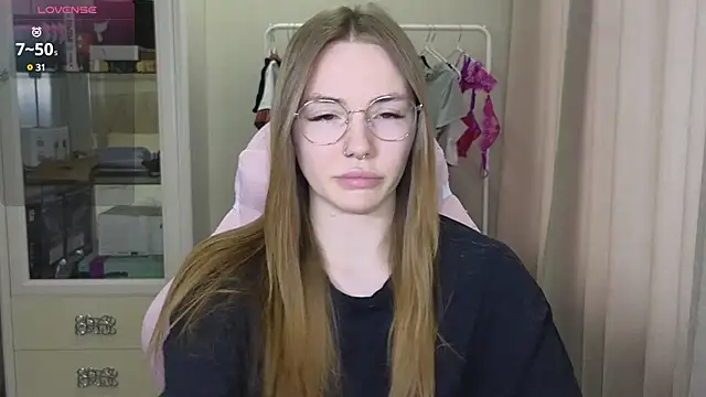 Snapshot of littlevildevil chatting on 03-02-25, 09:10 littlevildevil online show from 03-02-25, 09:10