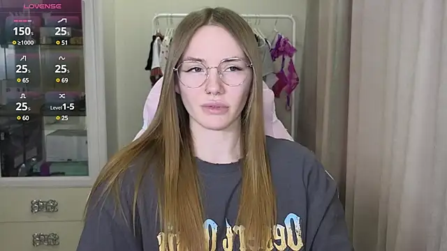 Snapshot of littlevildevil chatting on 03-03-25, 12:05 littlevildevil online show from 03-03-25, 12:05