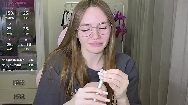 Snapshot of littlevildevil chatting on 03-03-25, 03:09 littlevildevil online show from 03-03-25, 03:09