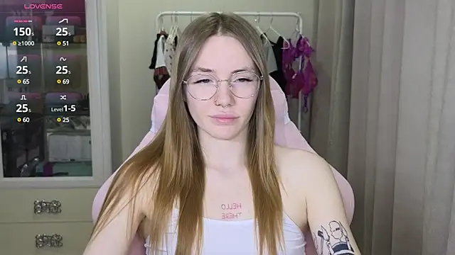 Snapshot of littlevildevil chatting on 03-04-25, 11:08 littlevildevil online show from 03-04-25, 11:08