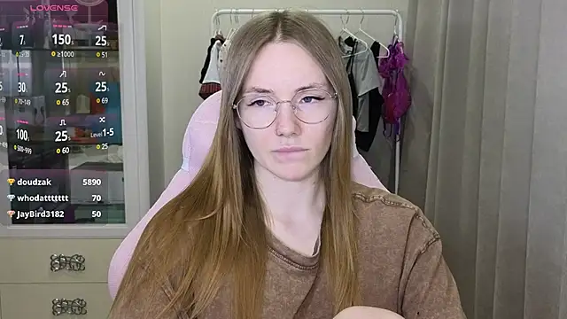 Snapshot of littlevildevil chatting on 03-05-25, 02:23 littlevildevil online show from 03-05-25, 02:23