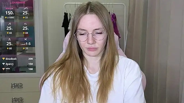 Snapshot of littlevildevil chatting on 03-07-25, 02:23 littlevildevil online show from 03-07-25, 02:23