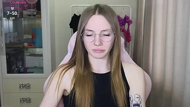 Snapshot of littlevildevil chatting on 03-08-25, 12:09 littlevildevil online show from 03-08-25, 12:09