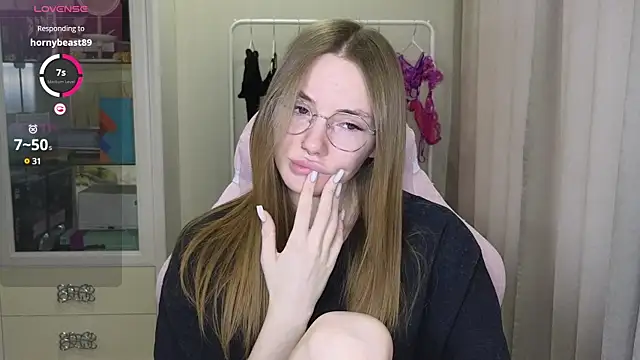 Snapshot of littlevildevil chatting on 03-10-25, 11:10 littlevildevil online show from 03-10-25, 11:10