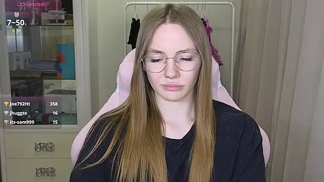 Snapshot of littlevildevil chatting on 03-10-25, 02:16 littlevildevil online show from 03-10-25, 02:16