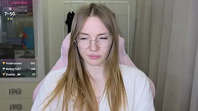 Snapshot of littlevildevil chatting on 03-14-25, 02:19 littlevildevil online show from 03-14-25, 02:19