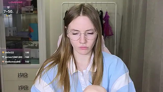 Snapshot of littlevildevil chatting on 03-16-25, 02:55 littlevildevil online show from 03-16-25, 02:55