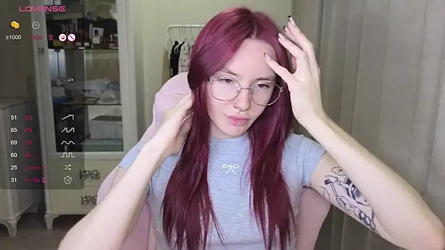 Snapshot of littlevildevil chatting on 09-12-25, 11:54 littlevildevil online show from 09-12-25, 11:54