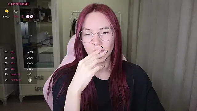 Snapshot of littlevildevil chatting on 09-14-25, 11:09 littlevildevil online show from 09-14-25, 11:09