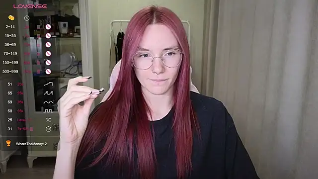 Snapshot of littlevildevil chatting on 09-27-25, 11:04 littlevildevil online show from 09-27-25, 11:04