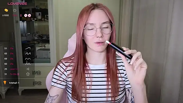 Snapshot of littlevildevil chatting on 10-12-25, 11:09 littlevildevil online show from 10-12-25, 11:09