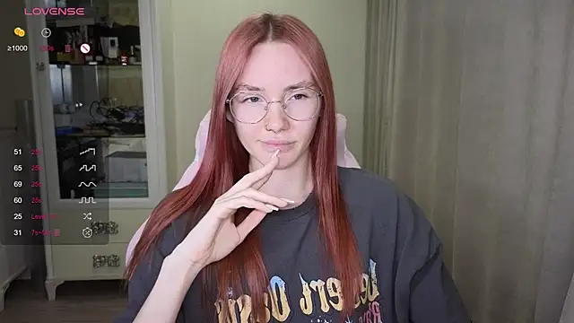 Snapshot of littlevildevil chatting on 10-17-25, 10:40 littlevildevil online show from 10-17-25, 10:40